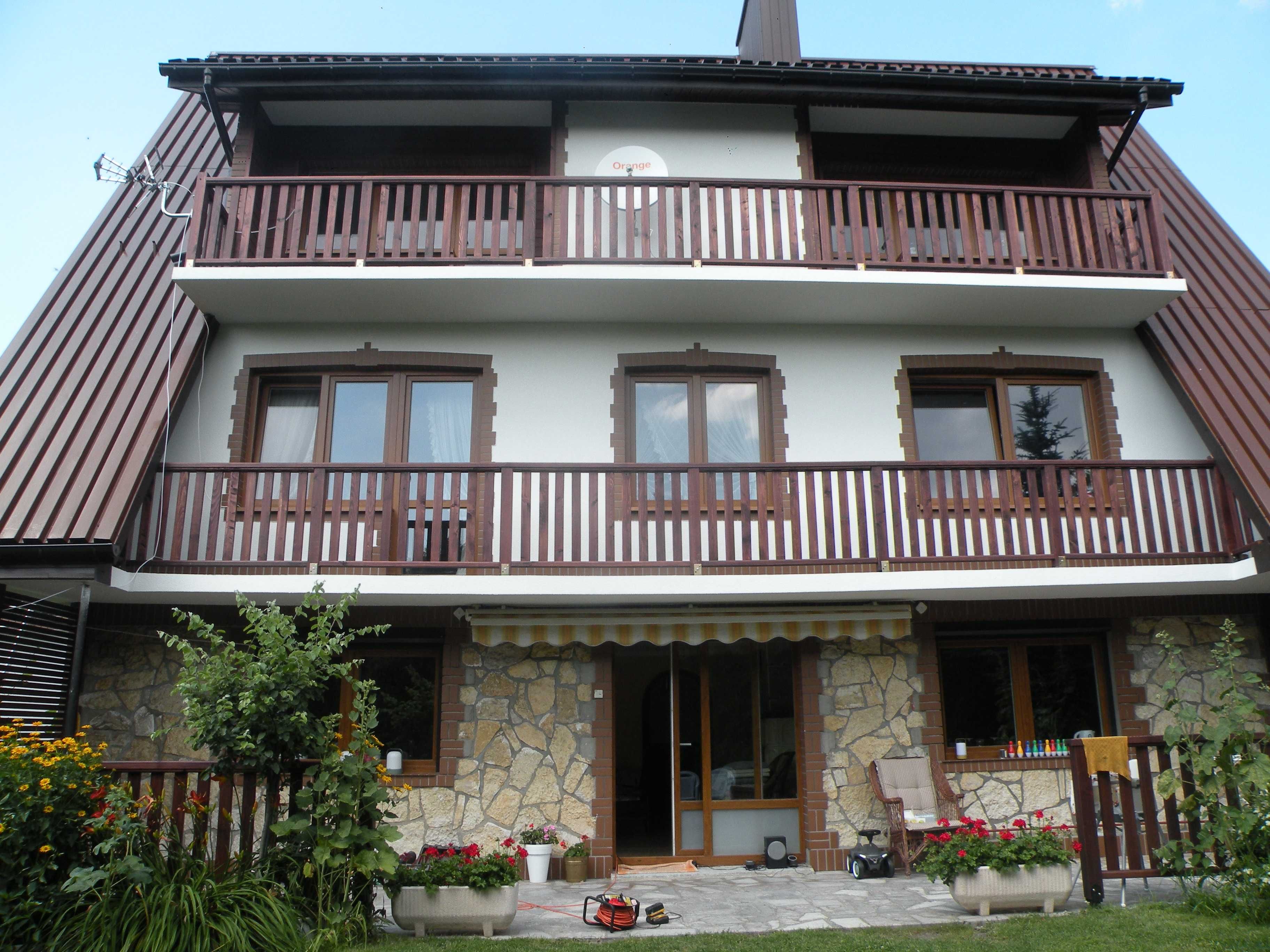 balustrada drewniana balkonowa, tarasowa, przy schodach zewnętrznych