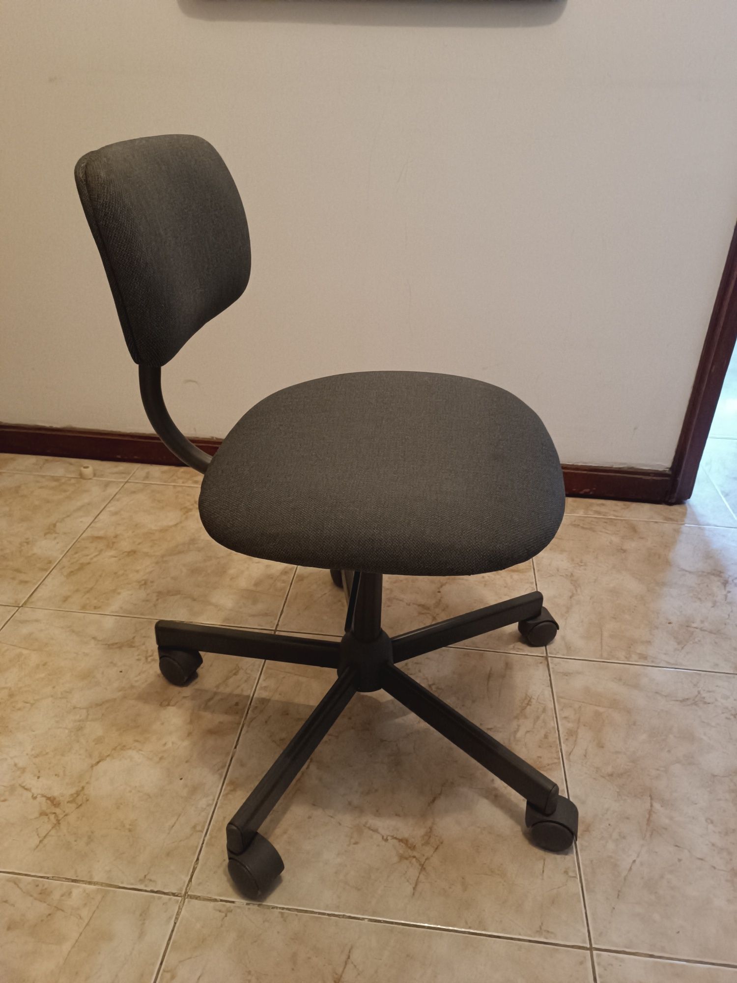Cadeira de Escritório cinzenta