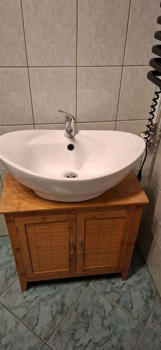 Umywalka z baterią plus szafka