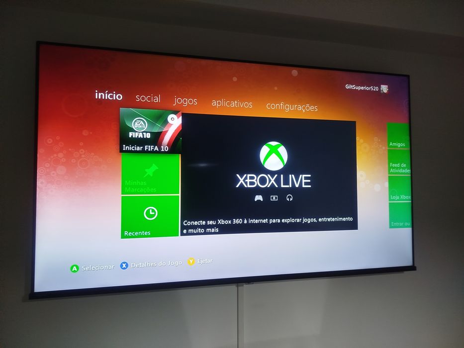 Xbox 360 com 2 comandos e 6 jogos