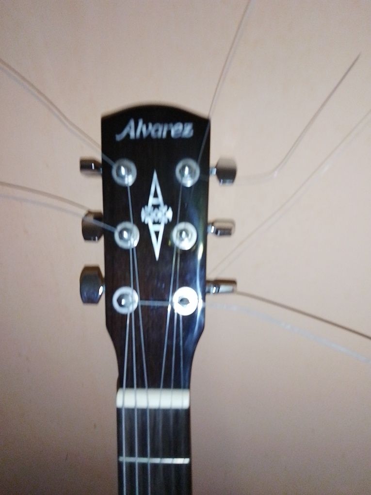 Акустическая гитара Alvarez
