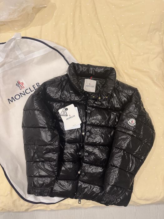 Casaco Moncler novo
