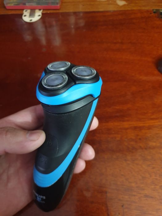 Електробритва Phillips AT756