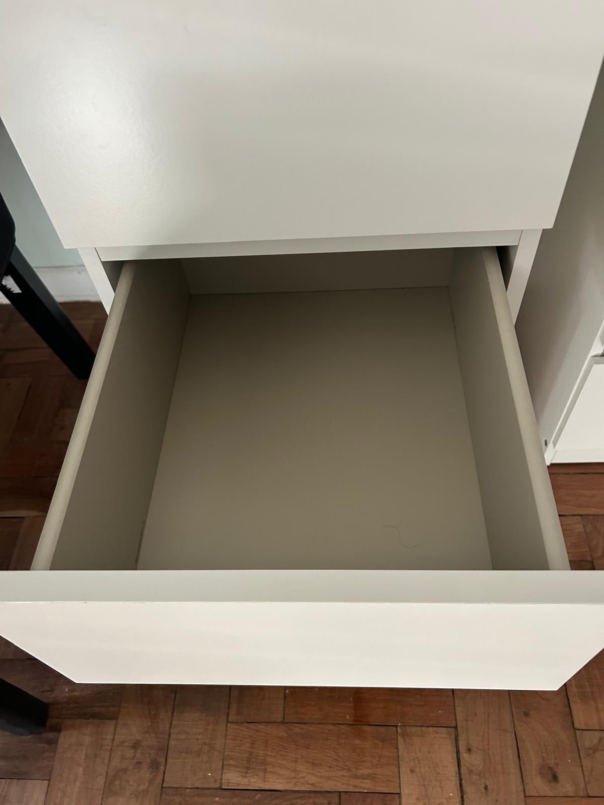 Cómoda IKEA MALM com Espelho