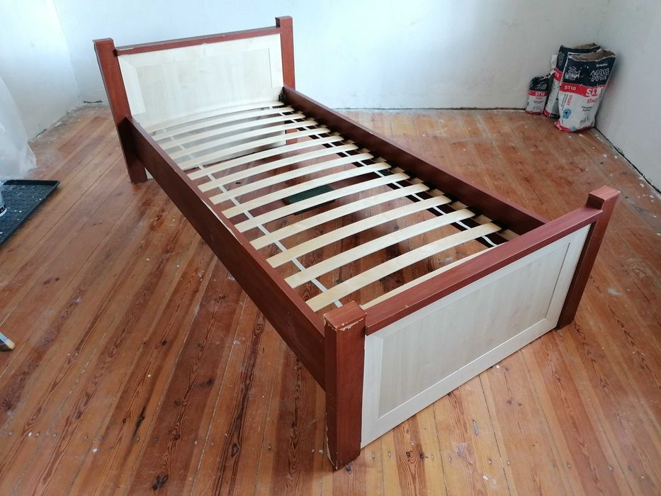 Łóżko (bez materaca) z rozkręcanym stelażem