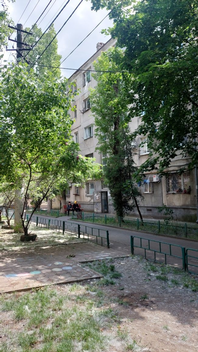 Продам кімнатну в центре міста Черноморска
