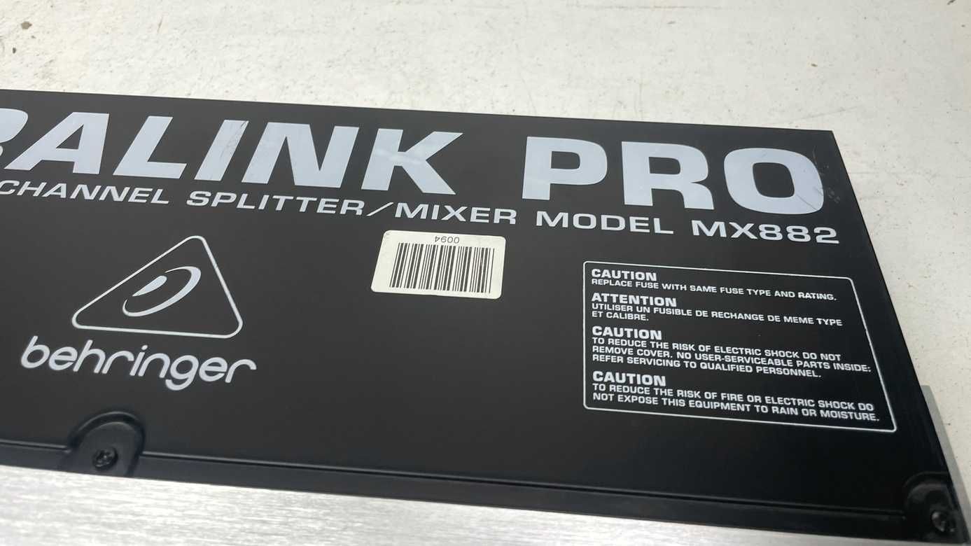 Микшерный пульт рэковый Behringer MX882 в стойку