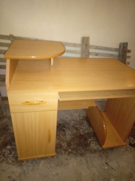 Biurko z nadstawką