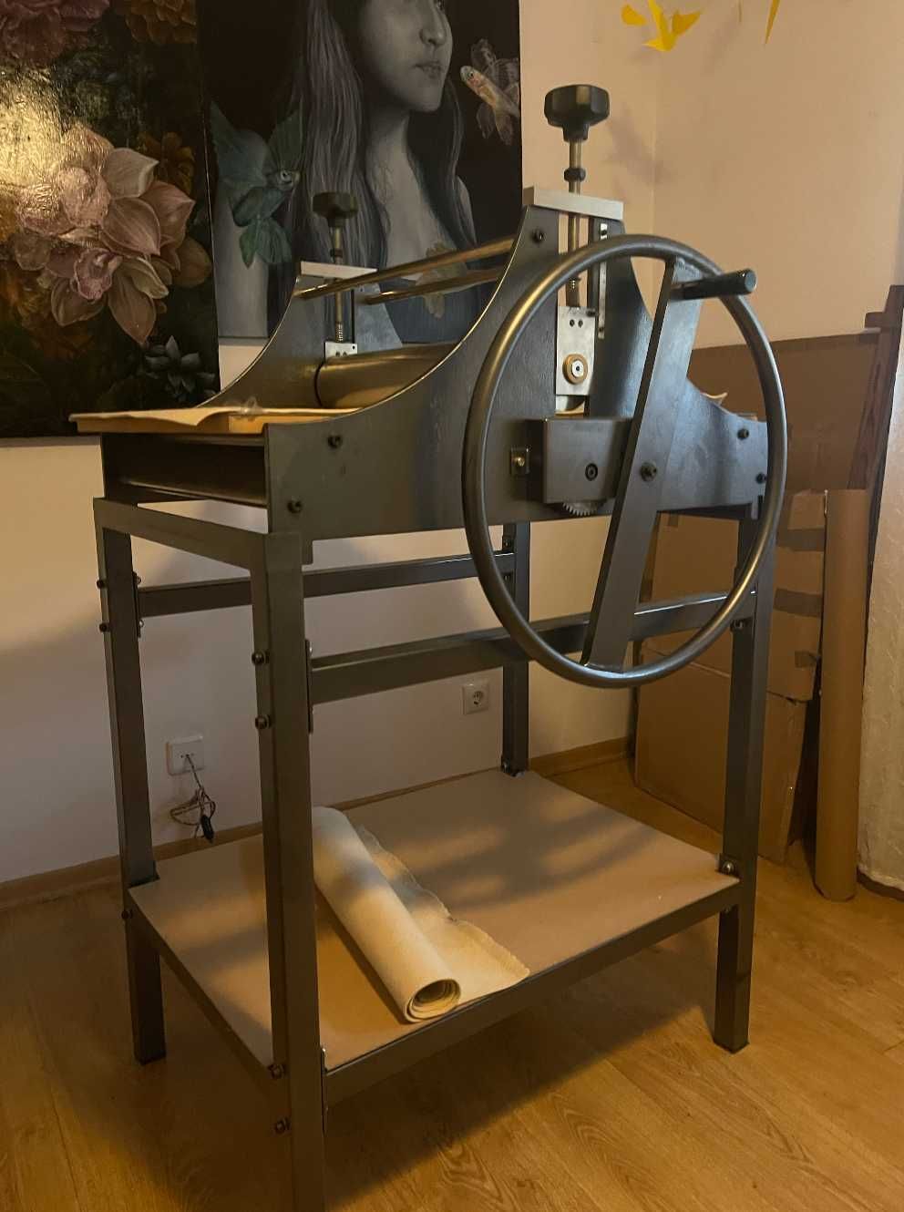 Tórculo profissional de estampagem e gravura