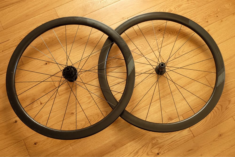 Карбонові колеса GIANT SLR1 Tubeless DISC 42mm Thru Axle 100/142x12