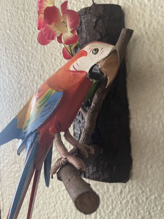 Arara de parede em madeira