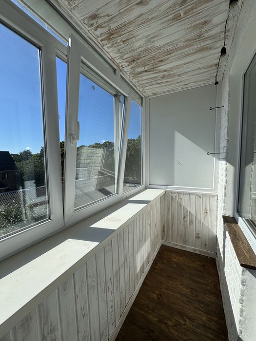 Затишна 2-кімнатна квартира 45 м², 3 поверх, вул. Довженка( Толстого)