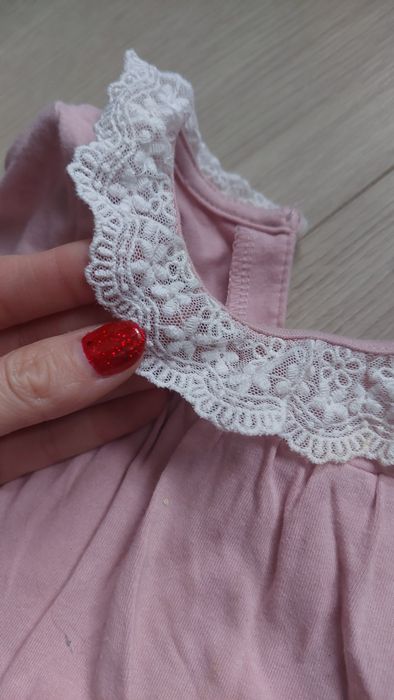 4 sukienki 68 H&M świąteczne czerwona biało czarna szara