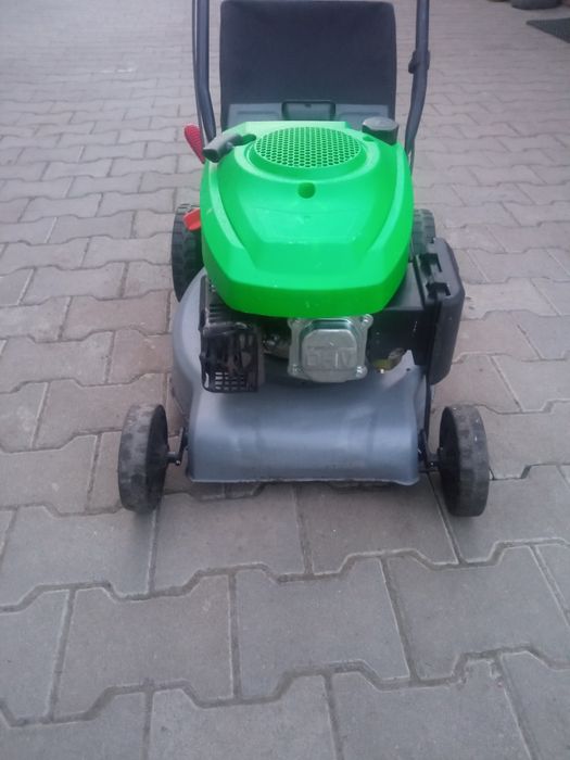 Продам газонокосарку