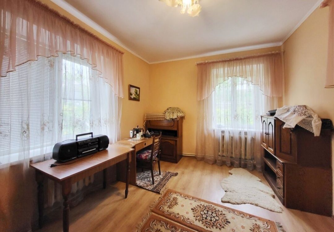 Продаж будинку з виноградником по вул. Д.Нечая