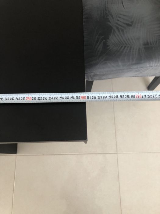 Mesa e aparador de sala de jantar