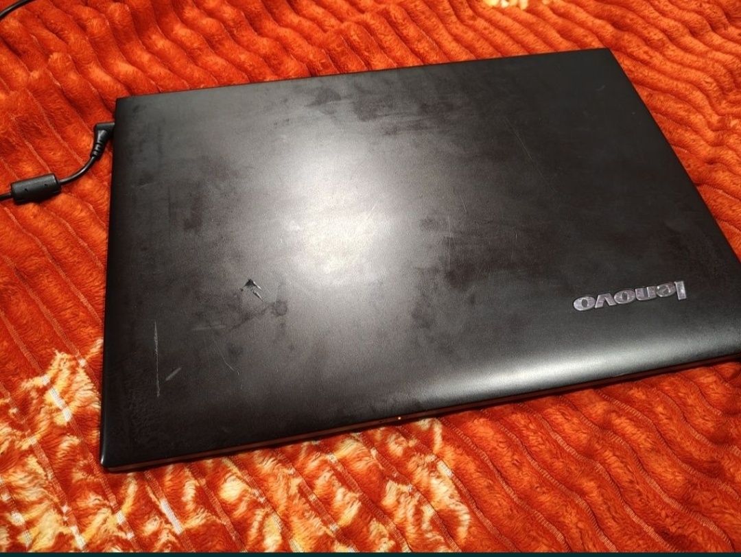 Ноутбук Lenovo + в подарунок підставка