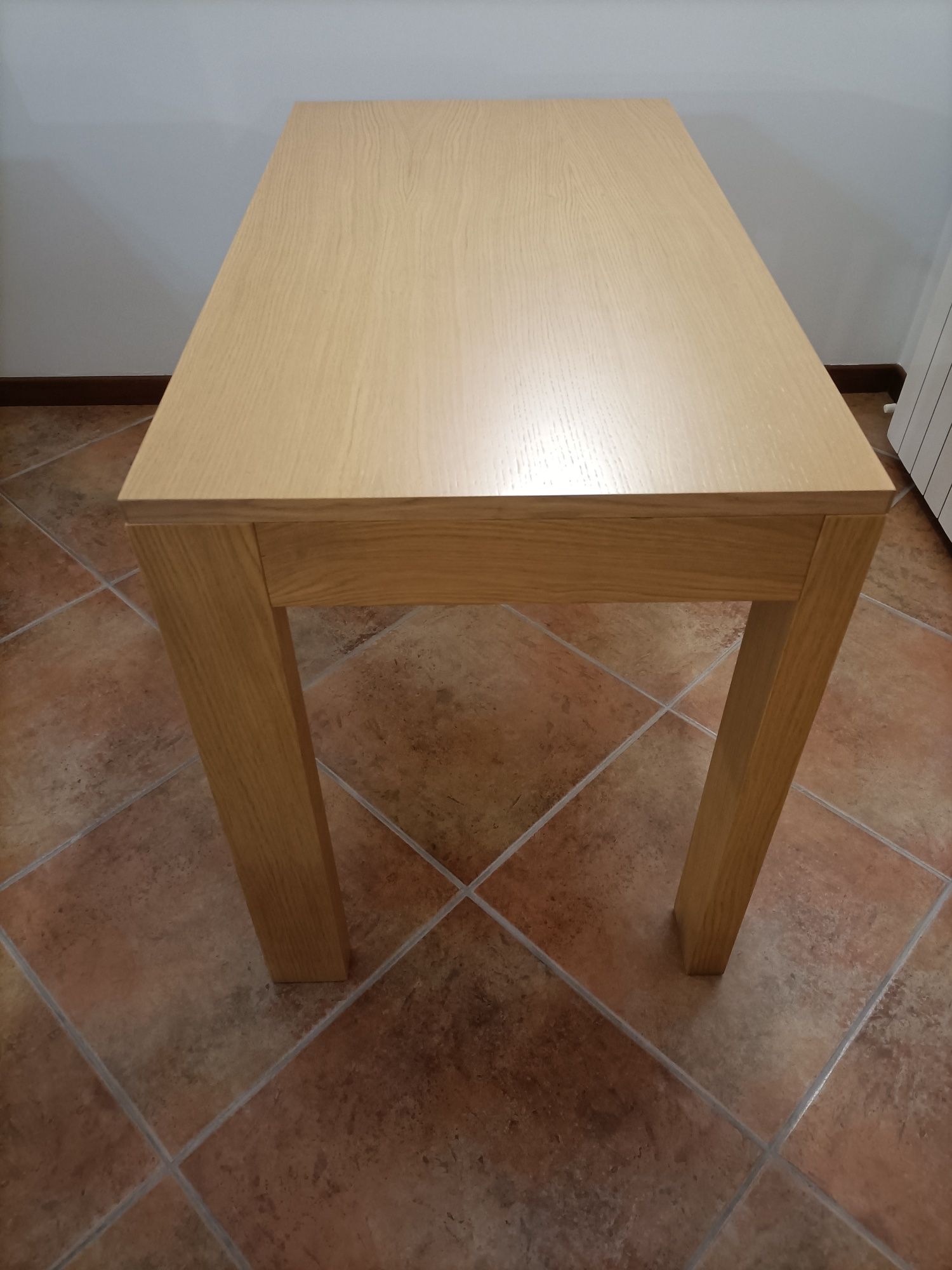 Mesa em madeira.