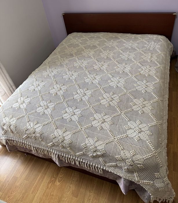 Colcha de renda feita à mão muito antiga