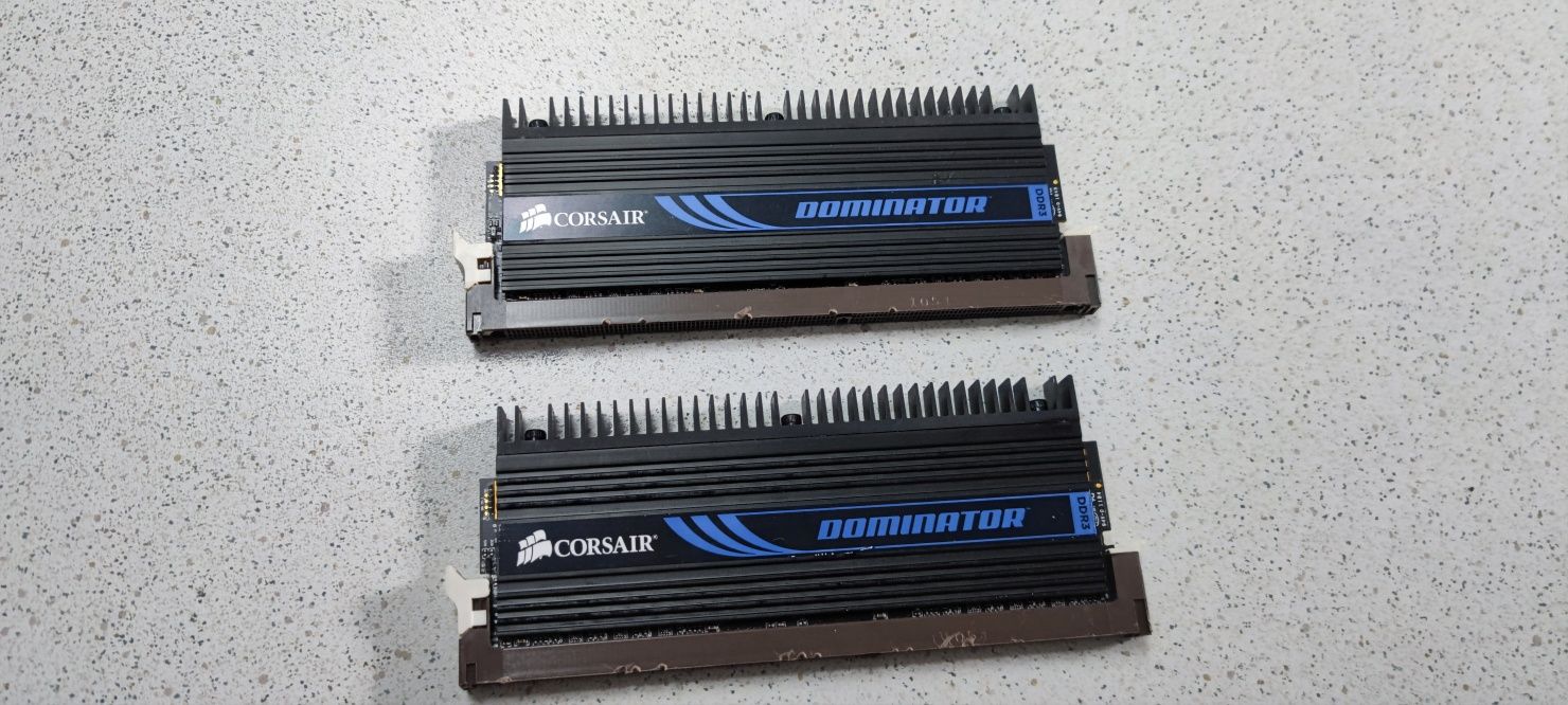 Memórias Corsair Dominator 4GB (2+2) DDR3 1600MHZ