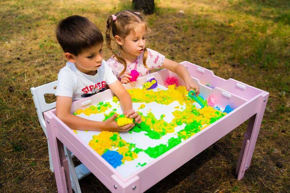 Зростаючий комплект кольоровий: світловий стіл-пісочниця та стілець