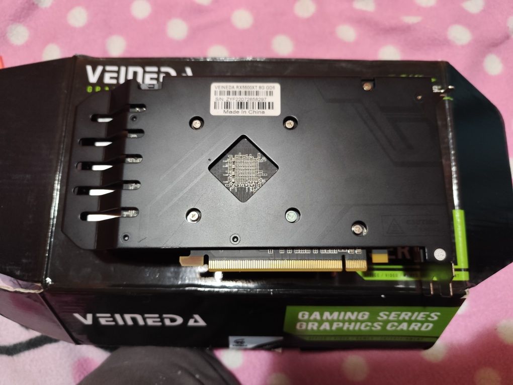 Tenho esta gráfica nova rx5500xt