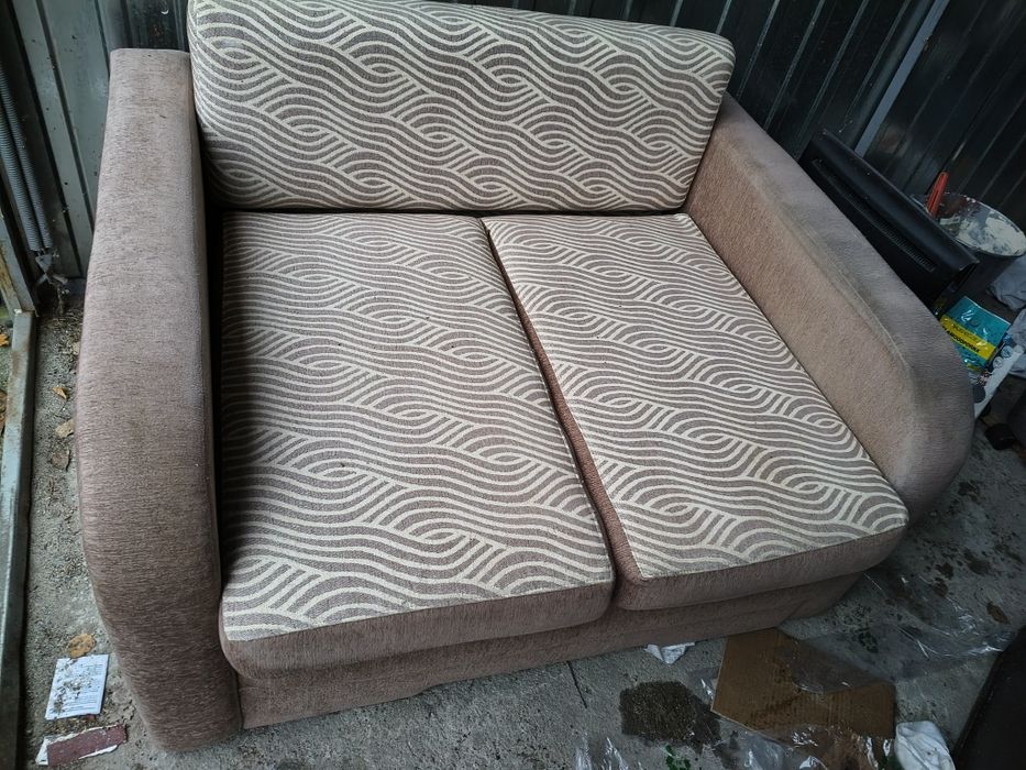 Kanapa dwuosobowa zadbana transport