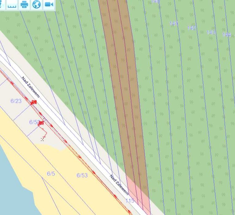 Działka przy plaży zalewu w Ostrowach nad Okszą