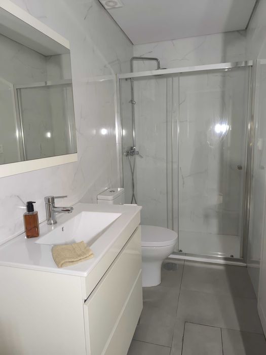 Aluga-se andar-moradia ao Covelo com pátio e lavandaria exterior