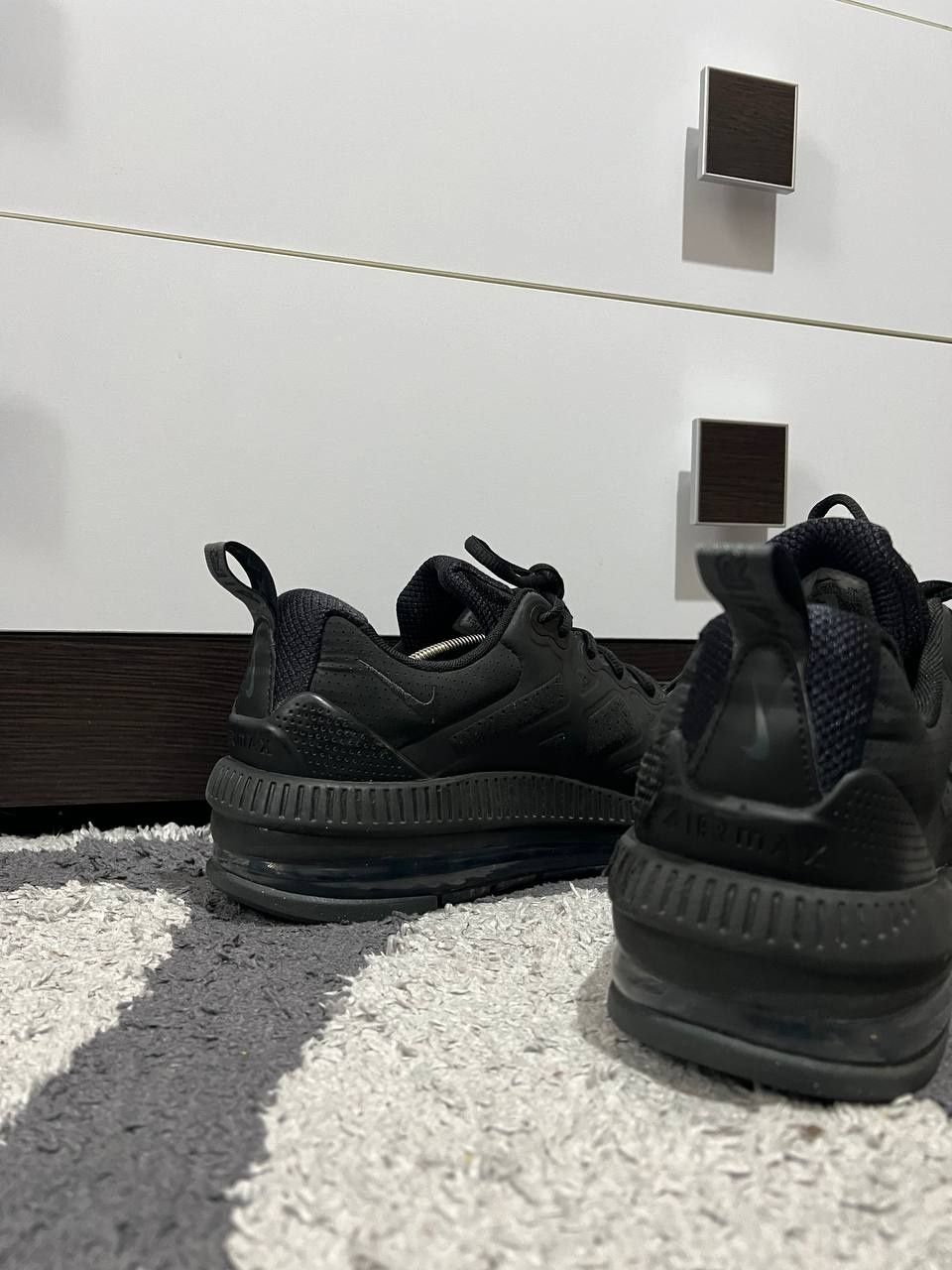 Кросівки чоловічі Nike Air Max Genome Black CW1648-001
Стан кросівок х