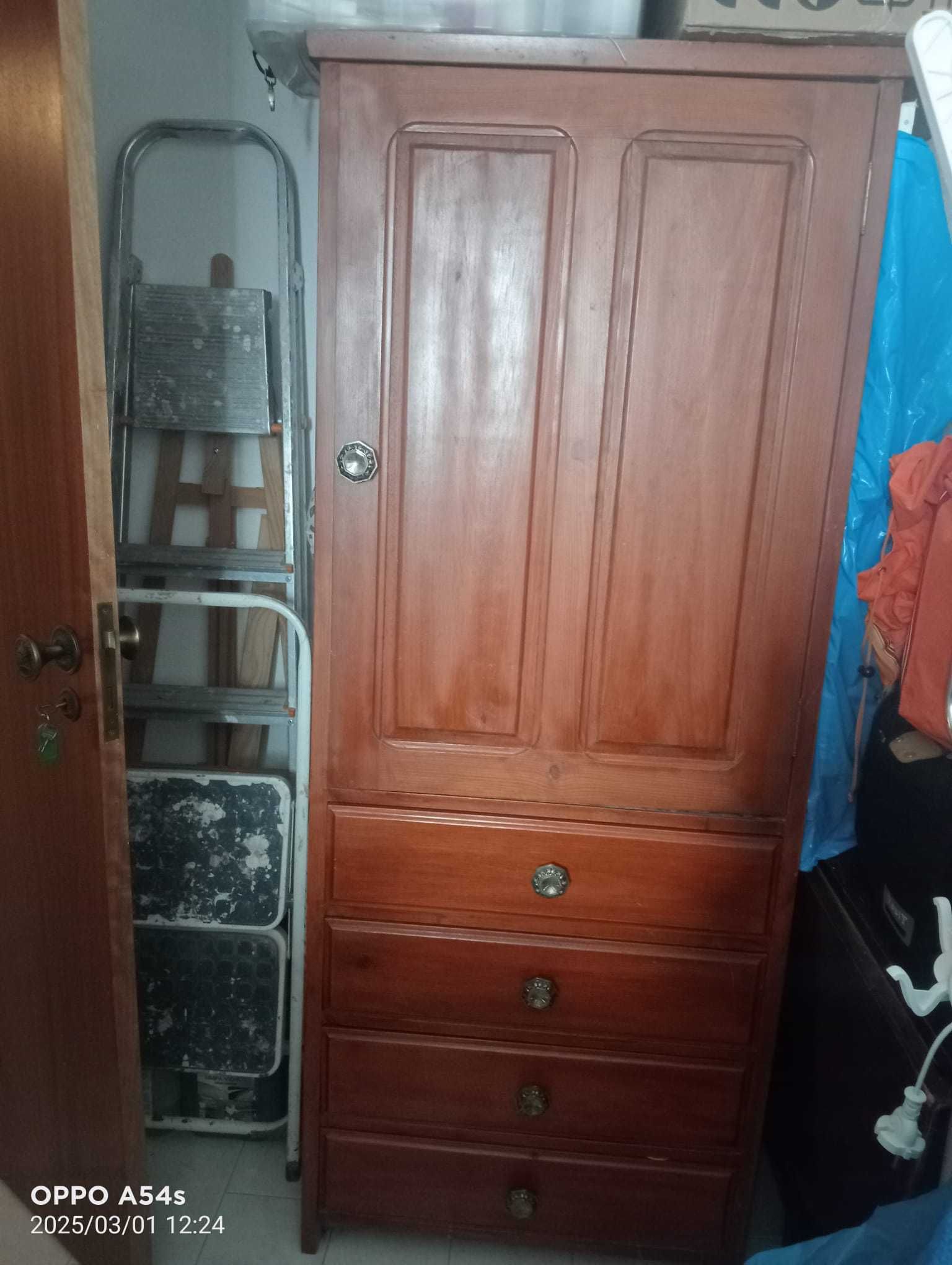 Roupeiro madeira maciça