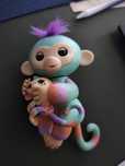 Іграшка мавпа з дитиною, Wowwee fingerlings