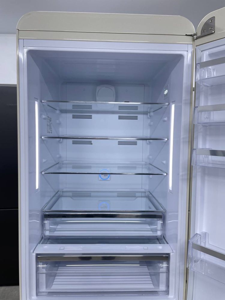 2023 р. 70 см ширина Ціна ТОП СТАН НОВОГО холодильник SMEG FAB38RCR5