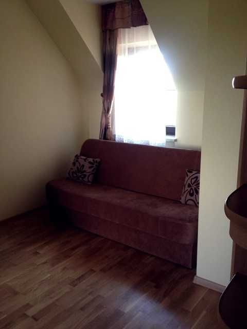 Pokój z własną łazienką, aneks kuchenny.