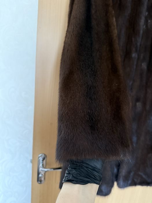 Продам норкову шубу