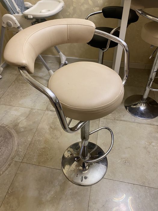 Крісла барні , регулюються по висоті