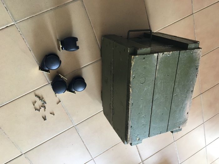 Caixa de Munições de Madeira ( ctt incluído)