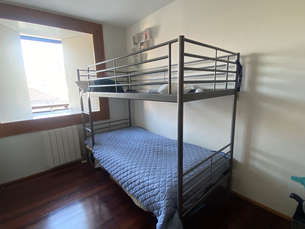 Beliche duas camas_Ikea_Svarta