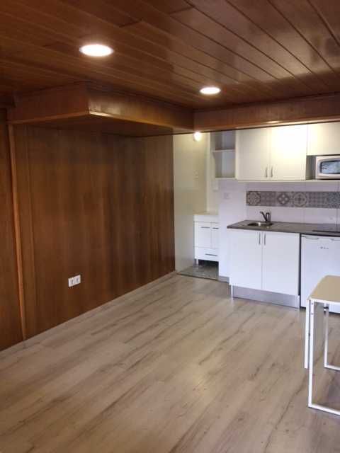 estúdio mobilado, equipado, climatizado e com despesas incluídas.