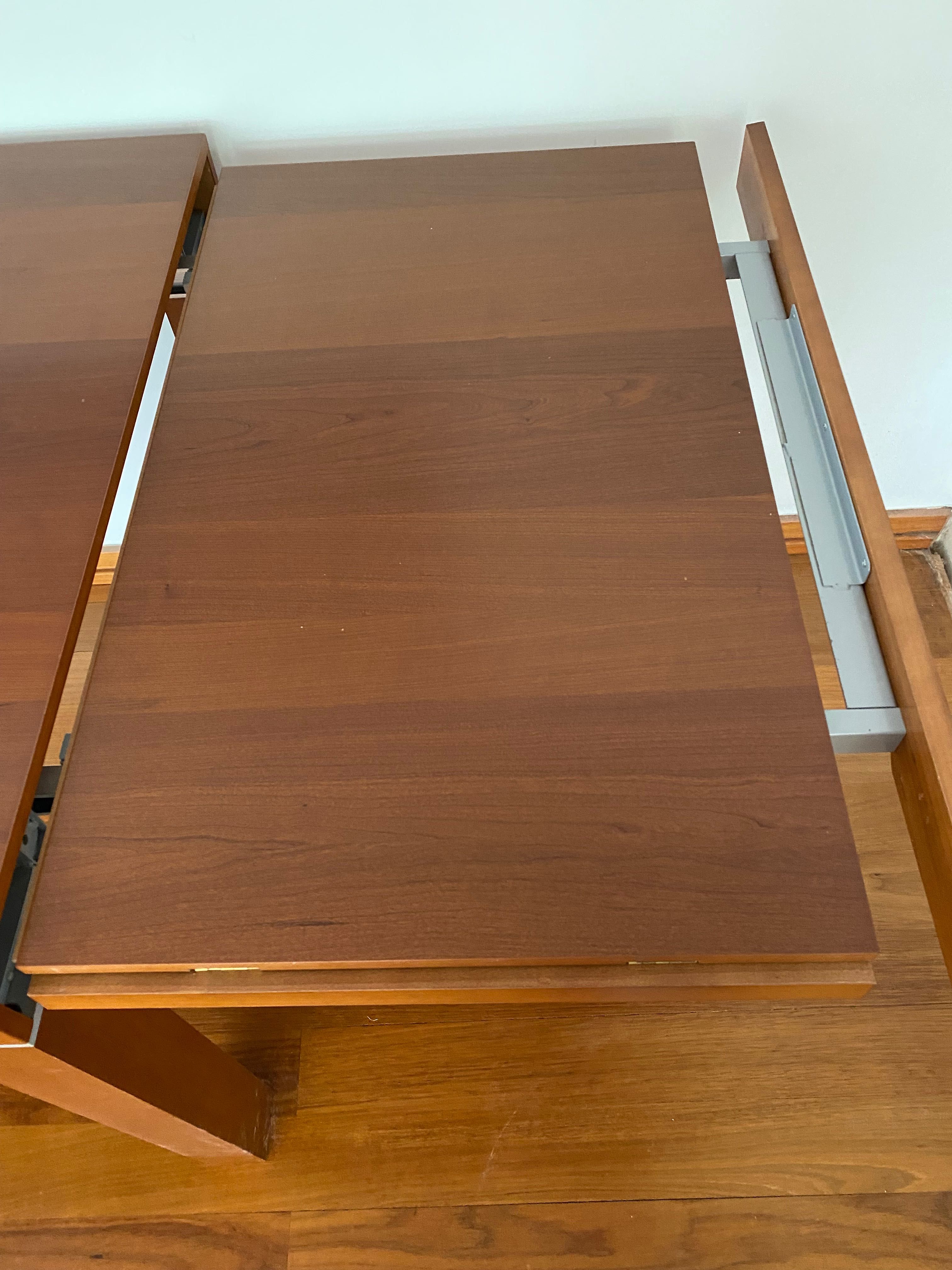 Mesa extensível e 6 cadeiras