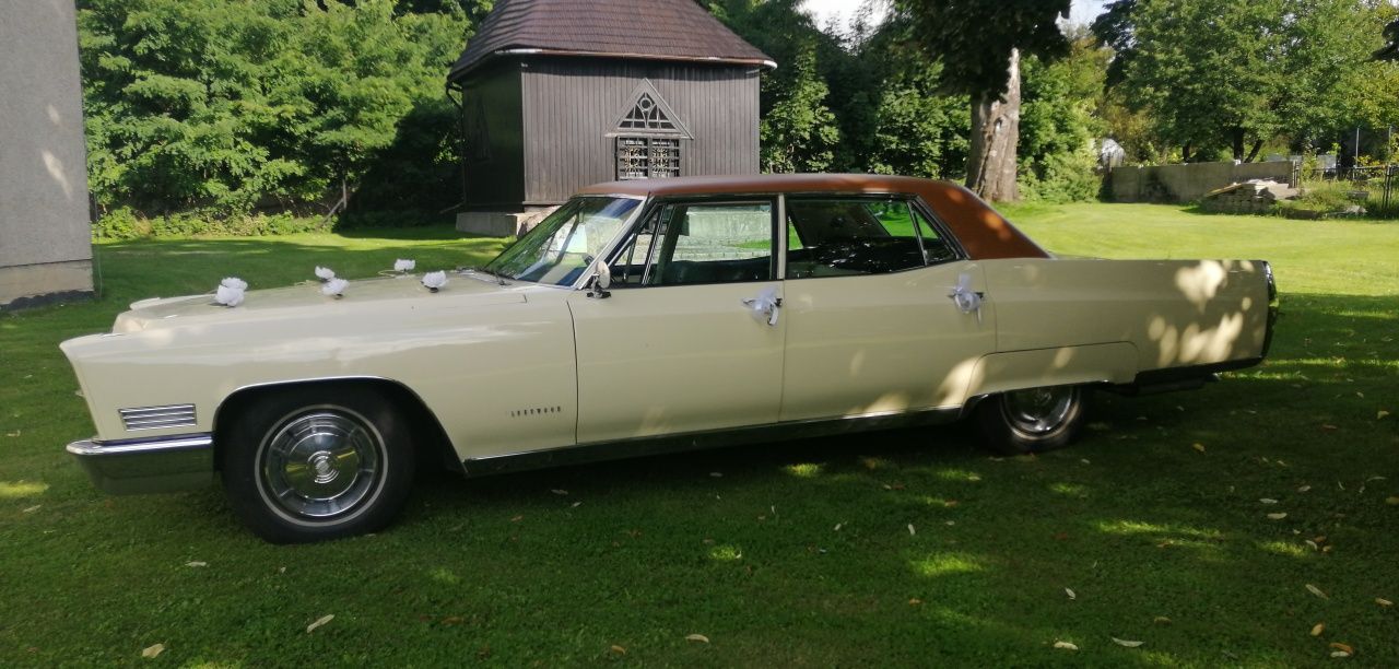 Auto samochód do ślubu Cadillac Fleetwood zabytkowy klasyk