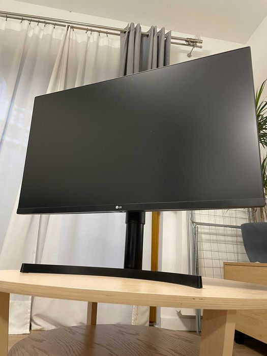 LG Monitor 32" 2K