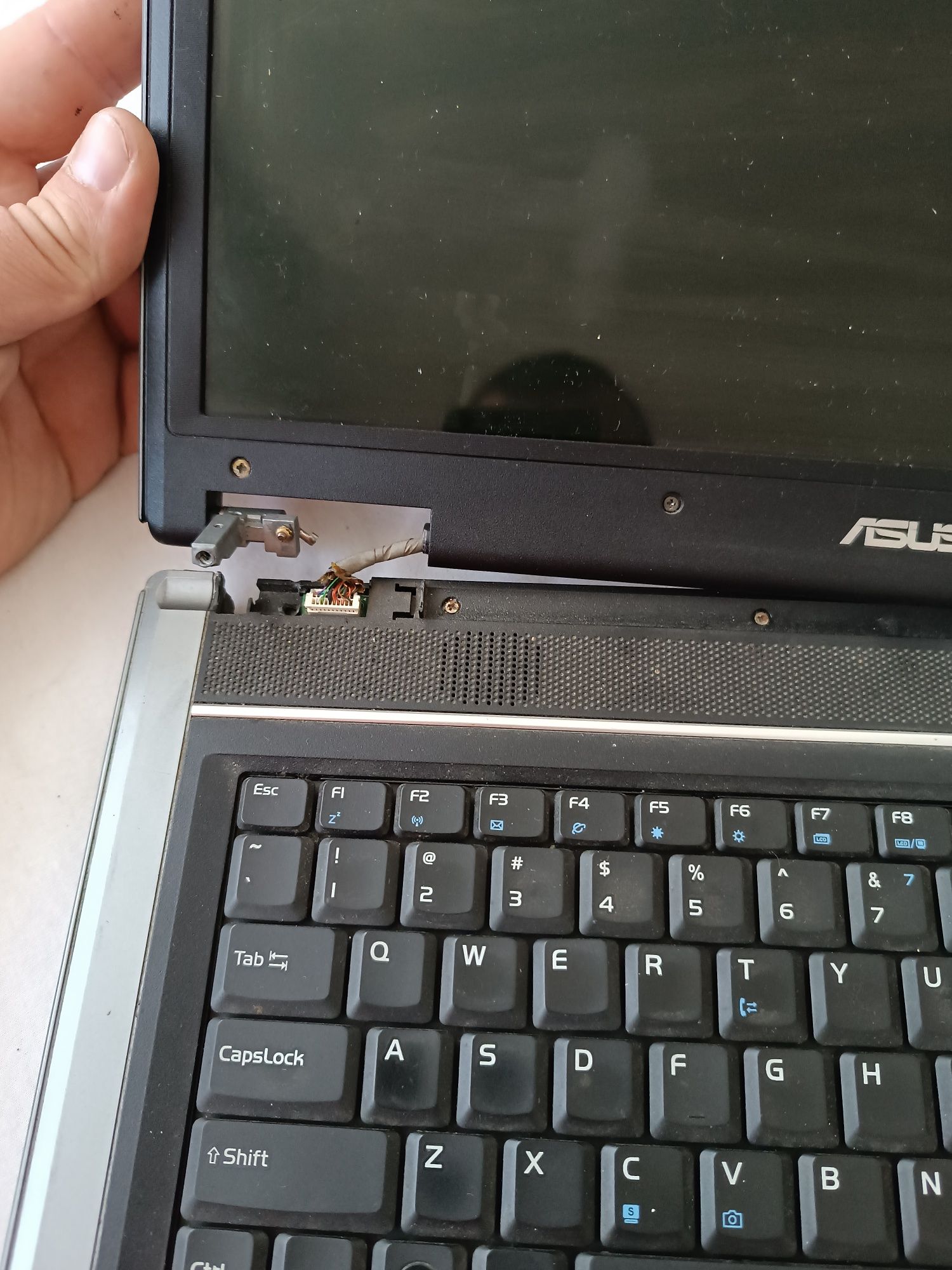 Laptop Asus uszkodzony