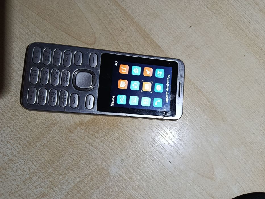 Телефон я NOMI i2411