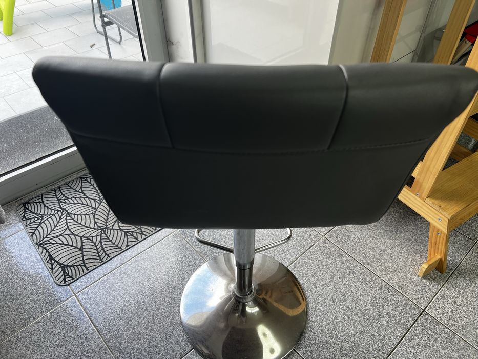 Vendo 2 bancos de balcão