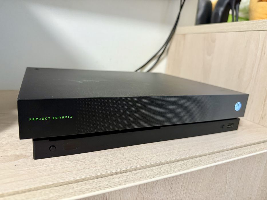 Xbox One X 1TB + 23 ГРИ!