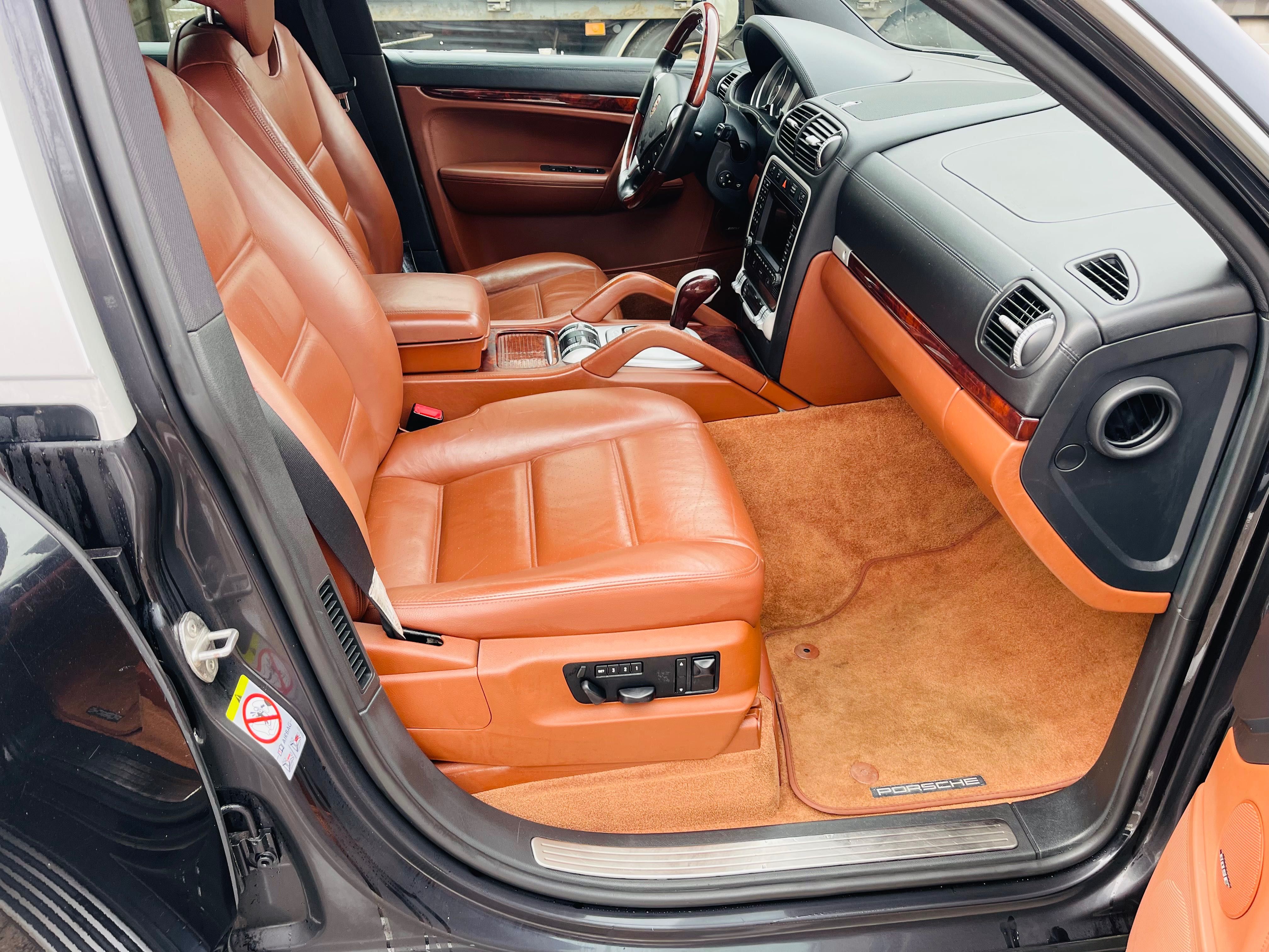 Porsche Cayenne 93т.км. Без подкрасов. Идеальный.