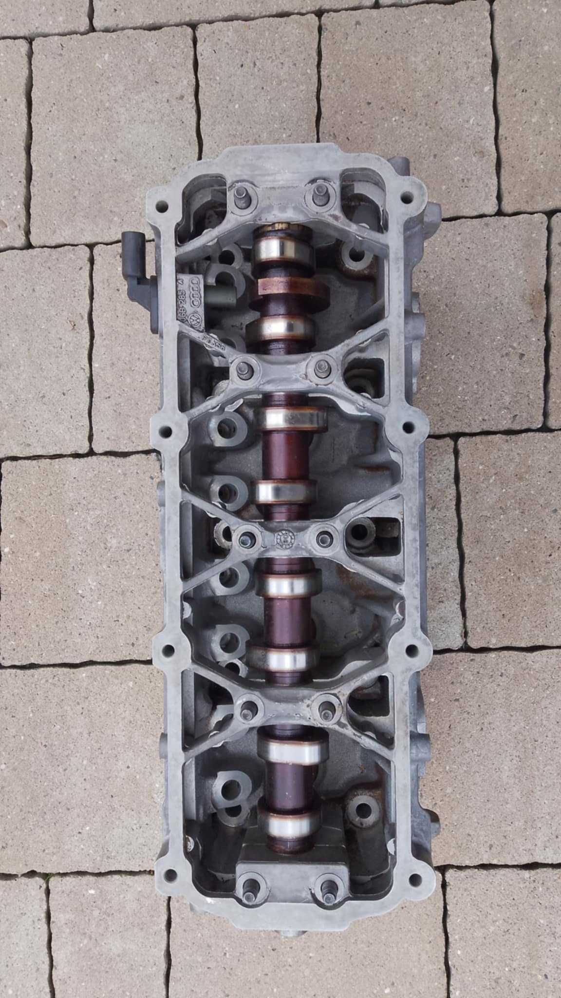 Głowica , wał silnika Audi A3 8P 1.6 8V MPI BSE 06B103373T używana