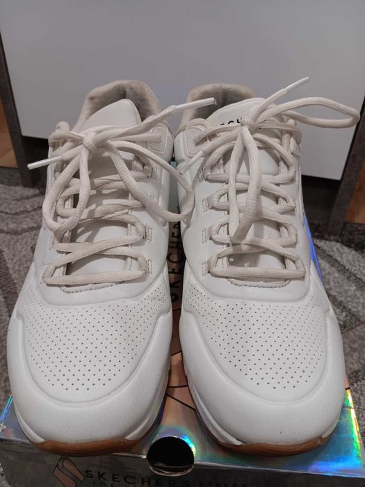 Adidasy damskie białe marki Skechers