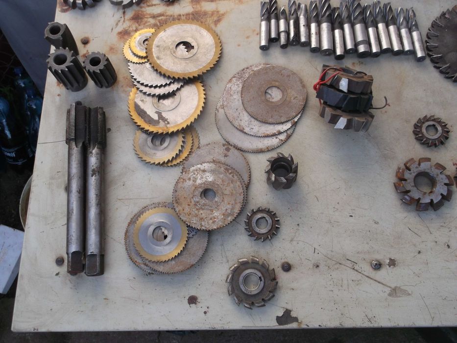 frezy do frezarki obrabiarki z epoki prlu